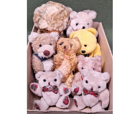 Parcel of various teddy bears including Merrythought All in used condition