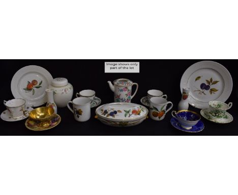 Ceramics - a quantity of Royal Worcester Evesham pattern tableware, lidded dishes, mugs, dinner plates, side plates, etc; an 