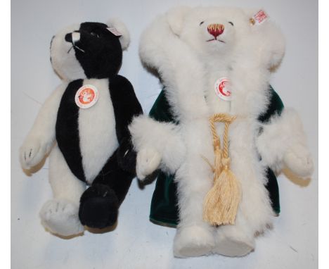 Steiff bear group to include; Weinbnachts-Teddybar white mohair example with white tag numbered 037504, limited edition of 20