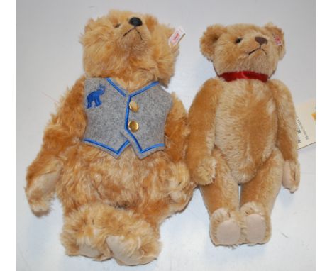 Steiff collectors bear group to include; Jahrhundertbear No.420221, Collectors Club Edition dated 2000, reddish blond mohair 