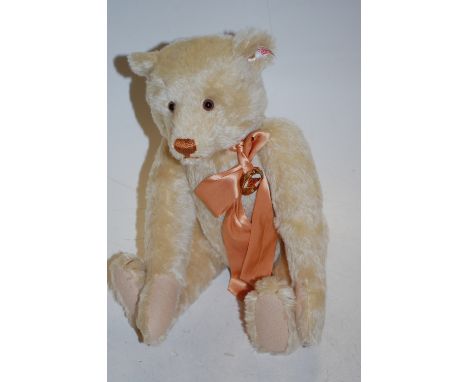 Steiff, No.660467, Senior, light blond mohair teddybear, limited edition of 1500, dated 2001, with silk bow and portrait in o