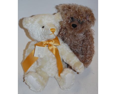 Steiff collectors bear group to include; No.654763 British Collectors 2000 teddybear, limited edition of 4000, champagne moha