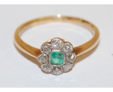 An early 20th century 18ct gold and diamond set flower head cluster ring Condition Report / Extra Information Central stone i