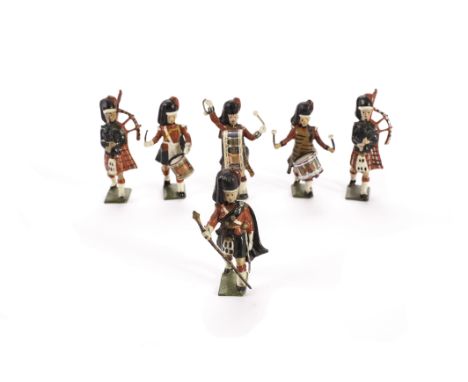 Britains set 2109 Highland Pipe Band of the Black Watch,  with 2 additional side drummers, generally G, 1 P, (22)  1 piper de