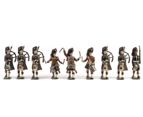 Britains Highland pipers very nicely repainted in Freddie Green style, VG, (12), with drummers, (3), piper and men (9), in a 