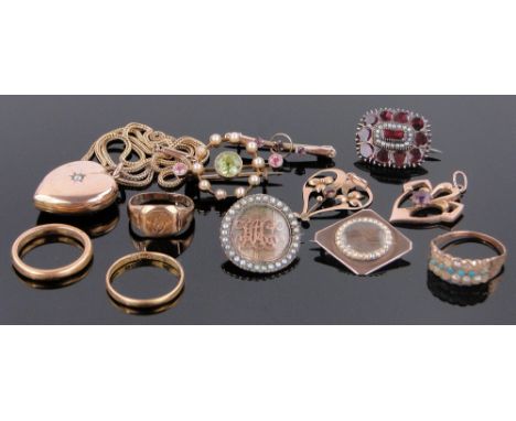 Quantity of various gold jewellery,
including 2 Art Nouveau 9ct gold garnet set pendants, a flat-cut garnet and pearl set Vic
