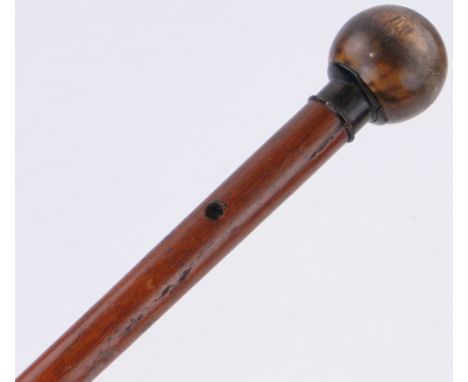 A 19th century walking cane with rhinoceros horn knop.
According to CITES regulations this item dates to pre-1947 and is a wo