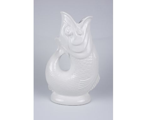 Fischvase, Gluggle Jugs - Wade Ceramics auch Glug-Krug genannt, weiß glasiert, H.28cm