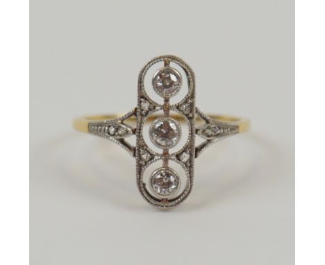 Brillantring, Art Déco, 1920er Jahre, Gew.1,98g 3 untereinander angeordnete Diamant-Brillanten zw. à ca.0,05 und 0,07ct, si, 