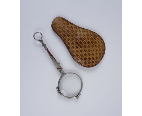 Lorgnette mit schwarz-roten Emaillestreifen, im Etui, Art Déco Metall, Streifendekor, L. im eingeklappten Zustand 12cm