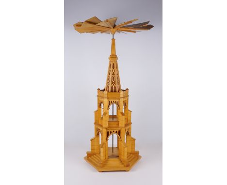 Große Weihnachtspyramide zum Bestücken, Naturholz, H.80,5cm, wohl Erzgebirge, DDR zweietagig, 12 Flügel, sechseckiger Stand, 
