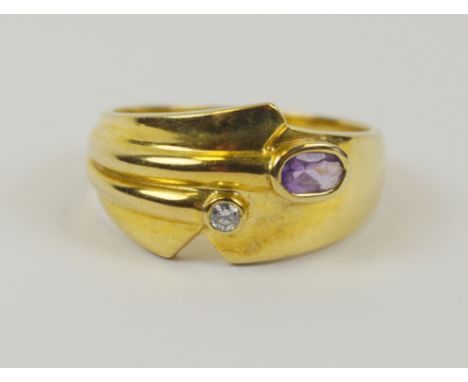 Ring mit ovalem Amethyst und kleinem Diamanten, 333er Gold, Gew.3,73g ovaler, facettiertem Amethyst und kleiner Diamant in br