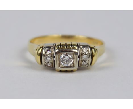 Diamant-Brillant-Ring, 585er Gold Gew.4,21g, zentraler Dia.-Brillant. ca.0,08ct zwischen jeweils 3 untereinander angeordneten