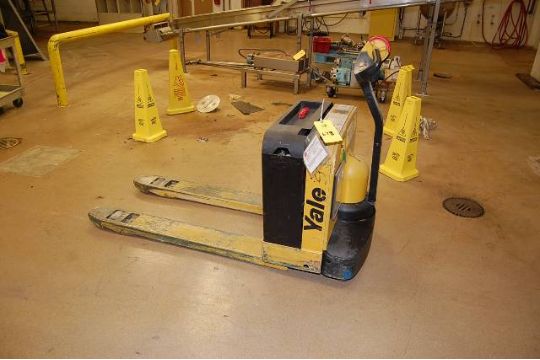 Yale Model Mpb040 Electric Pallet Jack 24 Volt Battery Includes Battery Charger Sr 4803