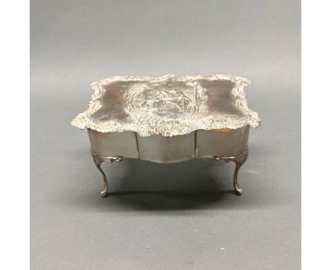 A lovely hallmarked silver decorative casket, size 24cm x 16cm x 14cm.