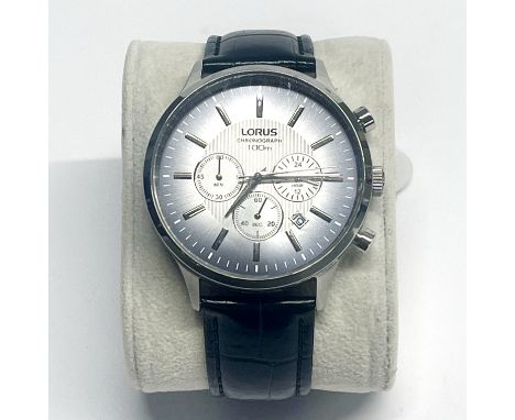A gents Lorus chronograph wrist watch.