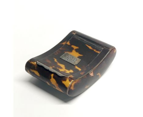 A 19thC tortoise shell veneered snuff box, W. 7.5cm.