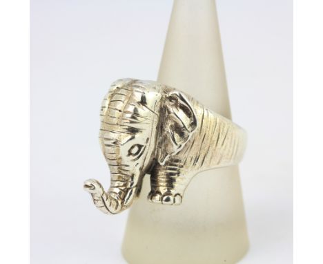 A large heavy quality 925 silver elephant shaped ring, (Q).
