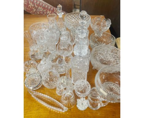 A quantity of good glassware.