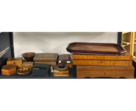 A vintage leather cased Poker Patience with a quantity of wooden games and other wooden items.
