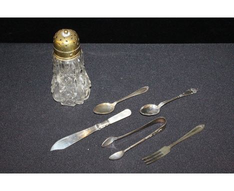 Plated ware, to include plate mounted glass sugar caster, pair of sugar tongs, two teaspoons, cake fork, butter knife (6)