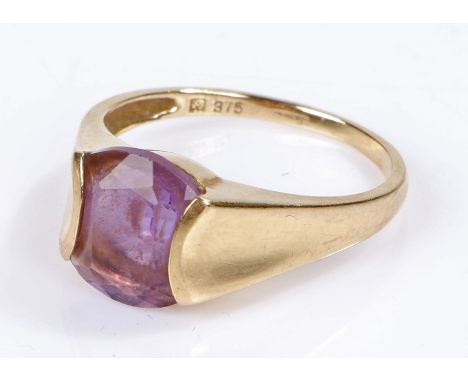 9 carat gold amethyst set ring, 3.3 grams, ring size P