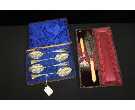 Set of four plated berry spoons, the bowls and handles with oak leaf and acorn decoration, housed in a blue silk lined fitted