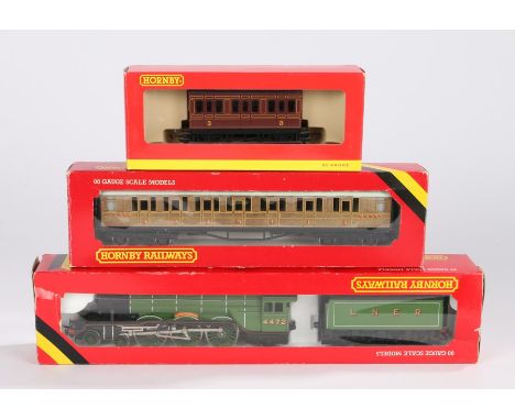 Hornby engine R845 L.N.E.R. Flying Scotsman, R435 L.N.E.R coach composite, R468 LMS 4 wheel coach (3)