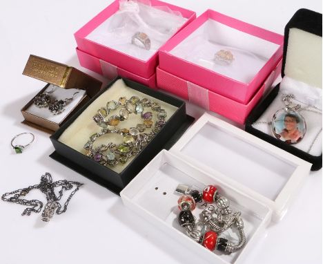 Jewellery, to include silver rings, pendant and earring set, necklace, Padua charm bracelet, opal trilogy ring, etc