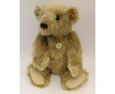 Steiff: A 1903 Steiff Classic teddybear replica, 000201, genuine mohair.