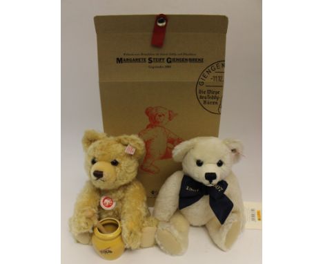 Steiff: A Steiff teddy bear, Honigschlecker, 672163, blond 26cm, limited edition 00536/1500, complete with certificate and ba