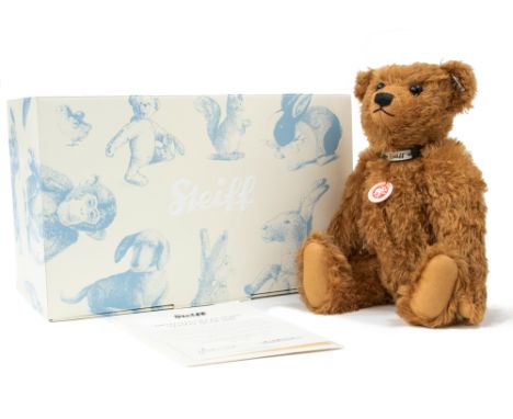 Steiff: A boxed Steiff British Collectors' Teddy bear 2009, 38cm height, limited edition, no. 1749/3000, 663246, working grow