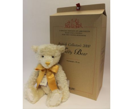 Steiff: A boxed Steiff British Collectors' Teddy bear 2000, 40cm height, limited edition, no. 3054/4000, 654763, working grow