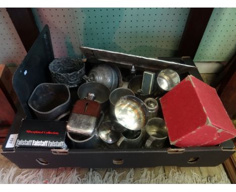 A box of 19th century and later pewter and other metalwares, including: wine coasters, tankards, rectangular tray, condiments