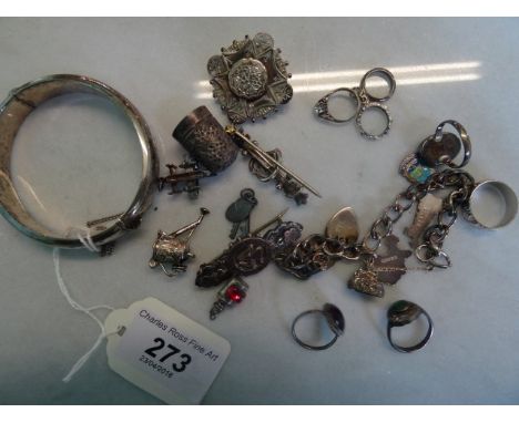 A small mixed lot of silver and white metal jewellery, including: bar brooches, rings, mourning brooch, thimble, charm bracel