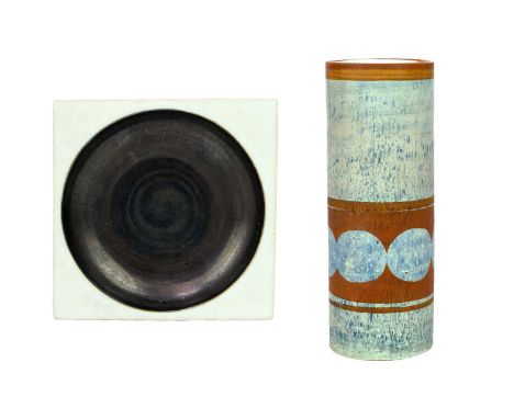 Troika POTTERY (XX) Ashtray Ceramic, decorated by Avril Bennet, height 5cm. Together with a small cylinder vase decorated by 