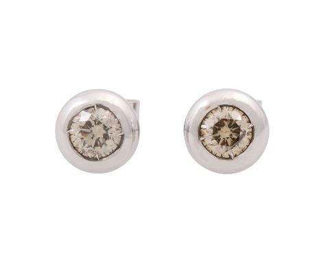 Solitär Ohrstecker mit Brillanten von je ca. 0,4 ct, ca. LIGHT BROWN/SI, WG 18K, 4,2 g, 21. Jh., leichte Tragespuren.| Solita