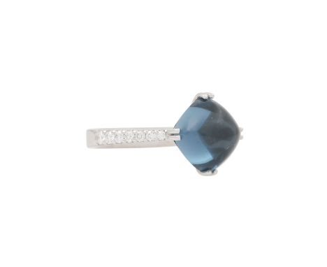 WEMPE BY KIM Ring mit Blautopas und Brillanten von zus. ca. 0,34 ct, ca. FW (G)/SI, KP: 2.900 € (2016), WG 18K, 7,3 gr, RW: 5