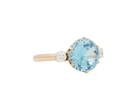 Ring mit blauem Zirkon ca. 5,3 ct und Brillanten zus. ca. 0,20 ct, ca. FW (G)/VVS-VS, RSG 14K, 3,5 gr, RW: 51, 2. Hälfte 20. 