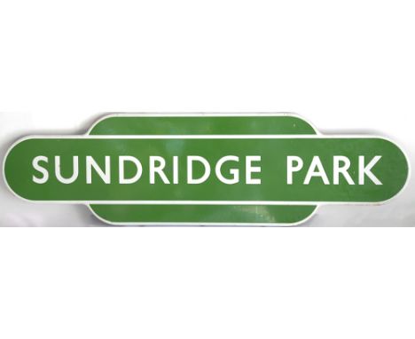 Totem BR(S) SUNDRIDGE PARK fully flanged, light green. Small chip in centre.
