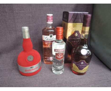 Four bottled of Alcohol, Courvoisier VSOP Cognac Le Toast De Paris 40% vol 70cl in card box, Grand Marnier Edition Lounge Ora