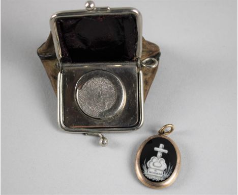 A Vintage Small Ladies Leather Ladies Purse having Inner Sovereign Holder, together with an Oval Memoriam Locket in Pinchbeck