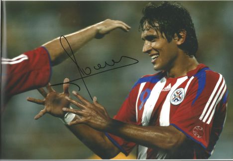 Football Roque Santa Cruz signed 12x8 signed colour photo pictured playing for Paraguay. Roque Luis Santa Cruz born 16 August