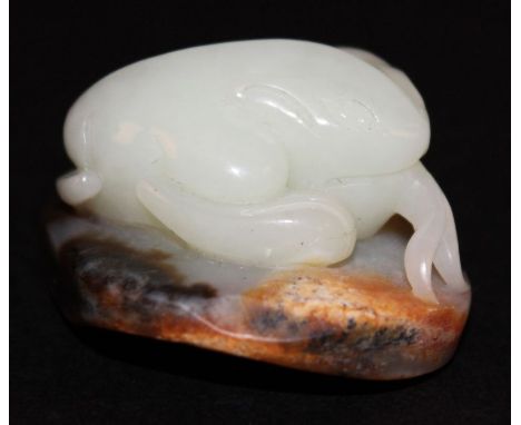 A GOOD QUALITY CHINESE JADE CARVING OF THE THREE-LEGGED TOAD, the predominantly celadon green stone with rougher and darker i