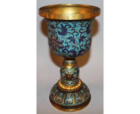 A FINE QUALITY LARGE 18TH CENTURY CHINESE QIANLONG PERIOD CLOISONNE GOBLET, with gilded borders, the sides of the inverted be