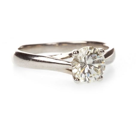 DIAMOND SOLITAIRE RING, the round brilliant cut diamond of approximately 0.95 carats, in platinum, size J 1/2, 4g