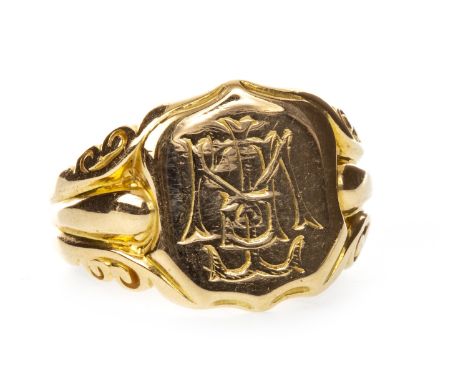 GENTLEMAN'S SIGNET RING, the shield shaped bezel with engraved initials, with scrollwork decoration to the shoulders, in eigh
