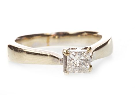 DIAMOND SOLITAIRE RING, the princess cut diamond of approximately 0.45 carats, with two round brilliant cut diamonds set to t