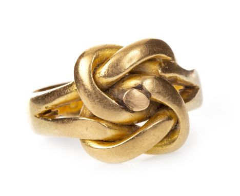 EIGHTEEN CARAT GOLD RING, the knot motif bezel 13mm wide, in eighteen carat gold, size M 1/2, 8.6g