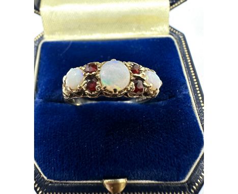 9ct gold opal &amp; garnet ring weight 2.1g